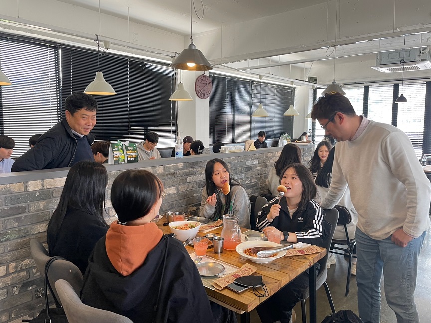 'Lunch with Students' 프로그램 진행