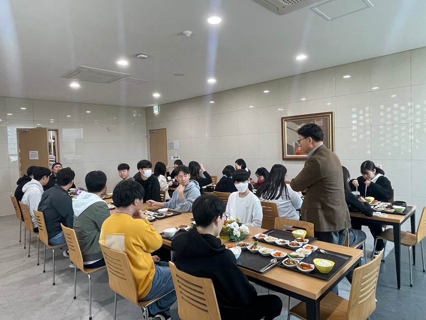 'Lunch with Students' 프로그램 진행