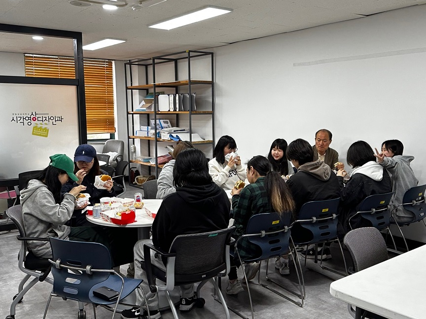 'Lunch with Students' 프로그램 진행