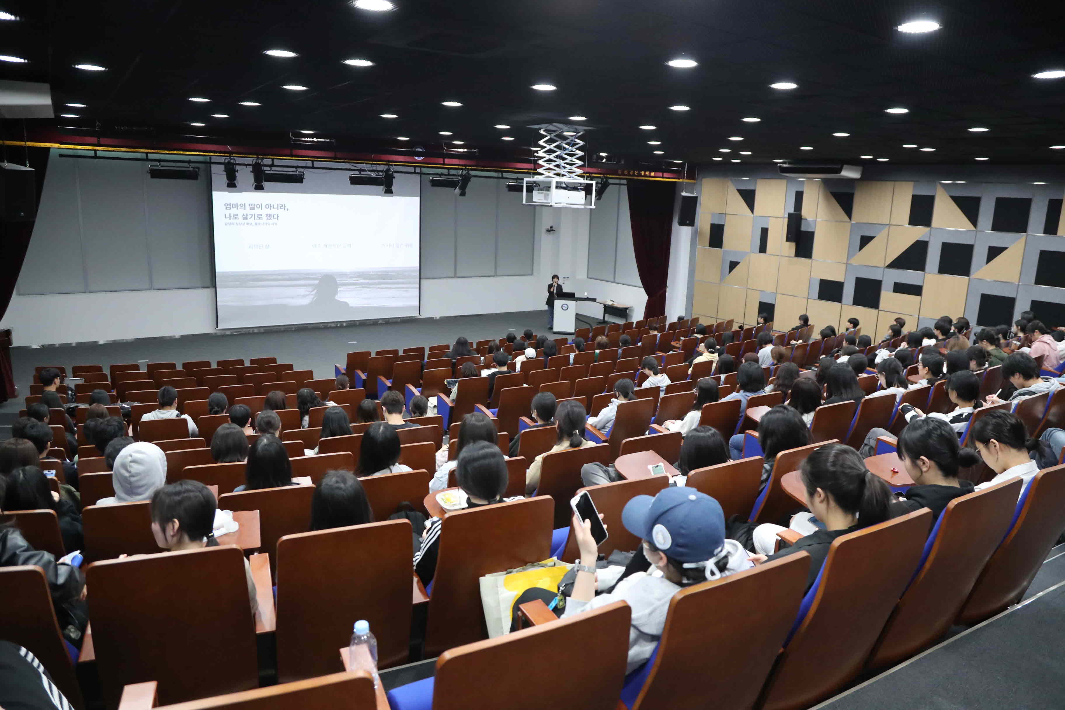 Life Plus 인성아카데미, '엄마를 미워해도 괜찮아'의 저자 김윤담 작가 초청