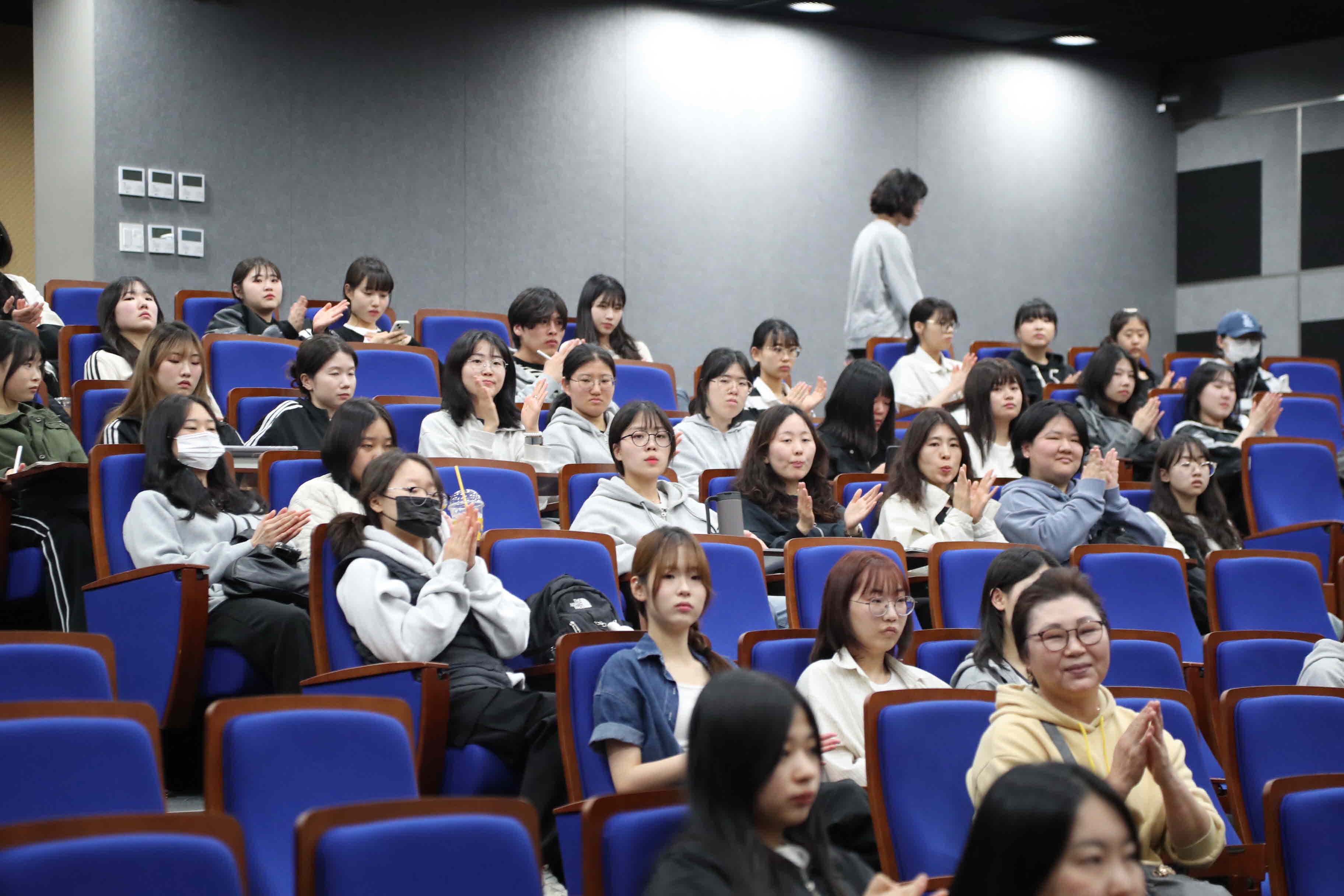 Life Plus 인성아카데미, '엄마를 미워해도 괜찮아'의 저자 김윤담 작가 초청