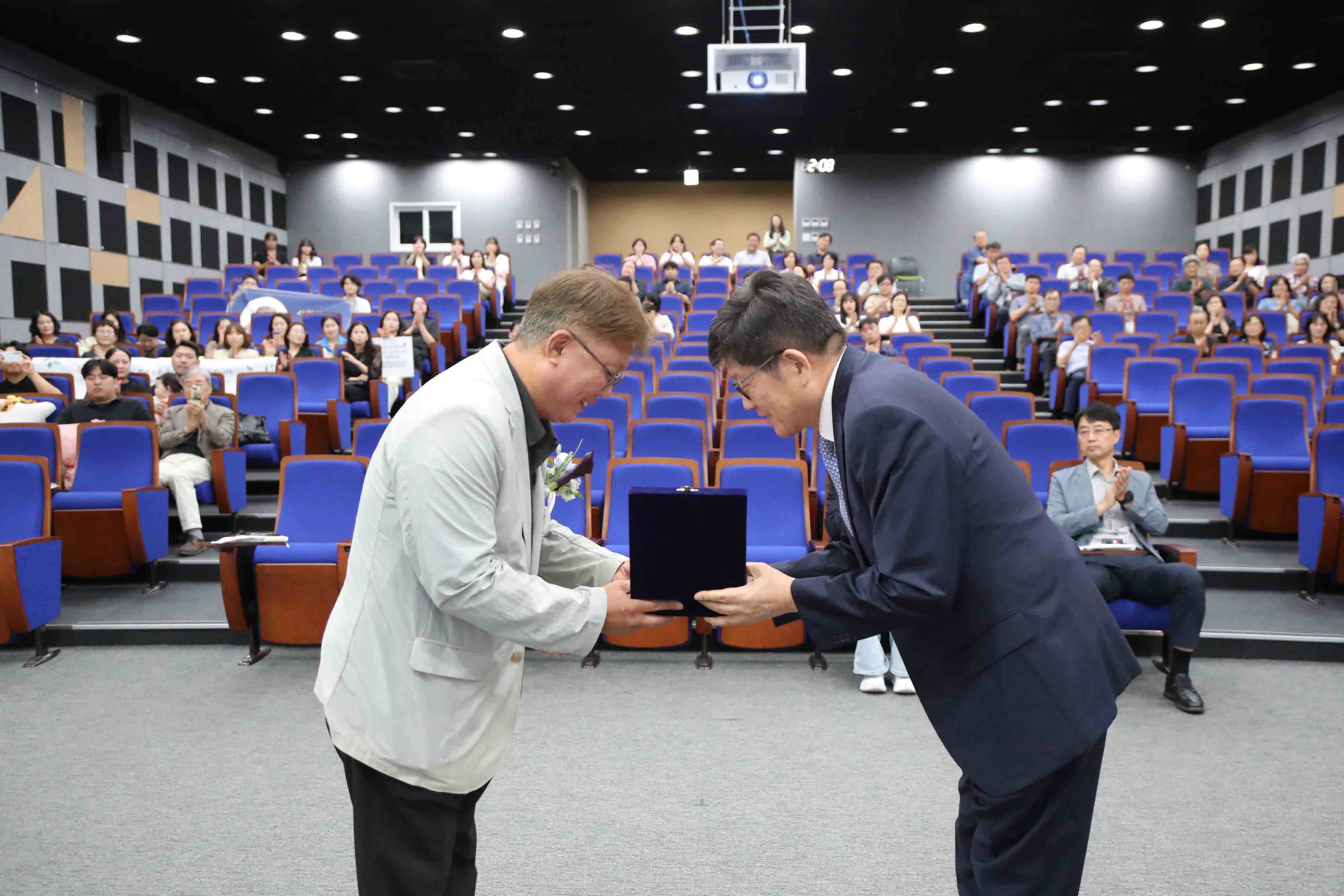 건설도시과 백경원 교수, 유아교육과 전선옥 교수 퇴임식