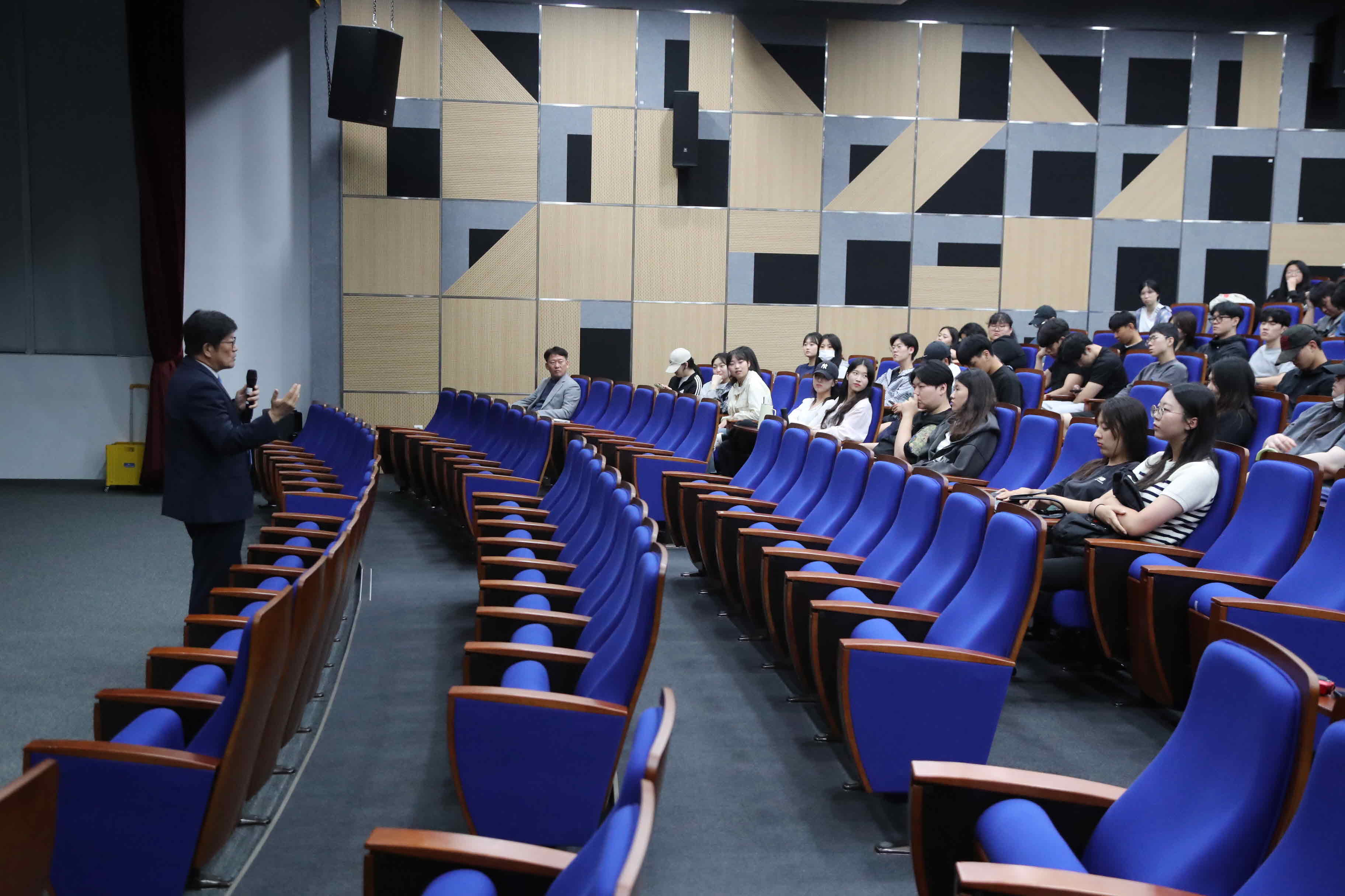 ‘AI 시대, 상상력이 미래를 바꾼다’... 2학기 총장과의 대화