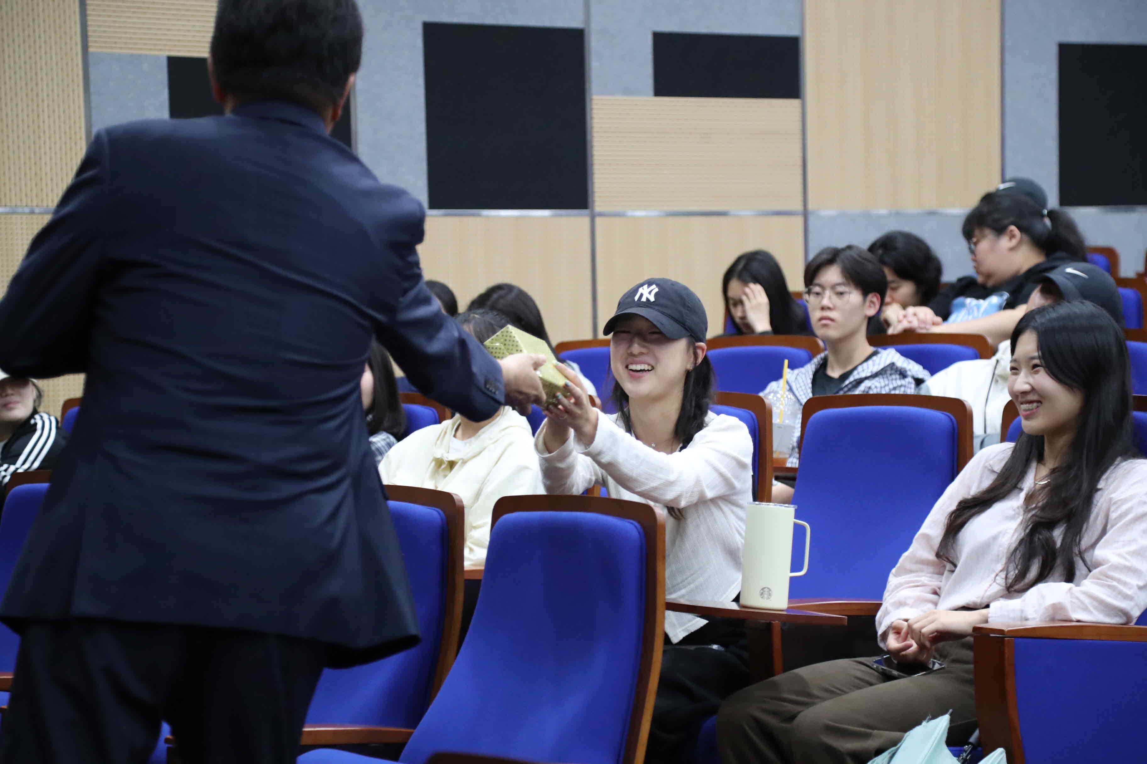 ‘AI 시대, 상상력이 미래를 바꾼다’... 2학기 총장과의 대화