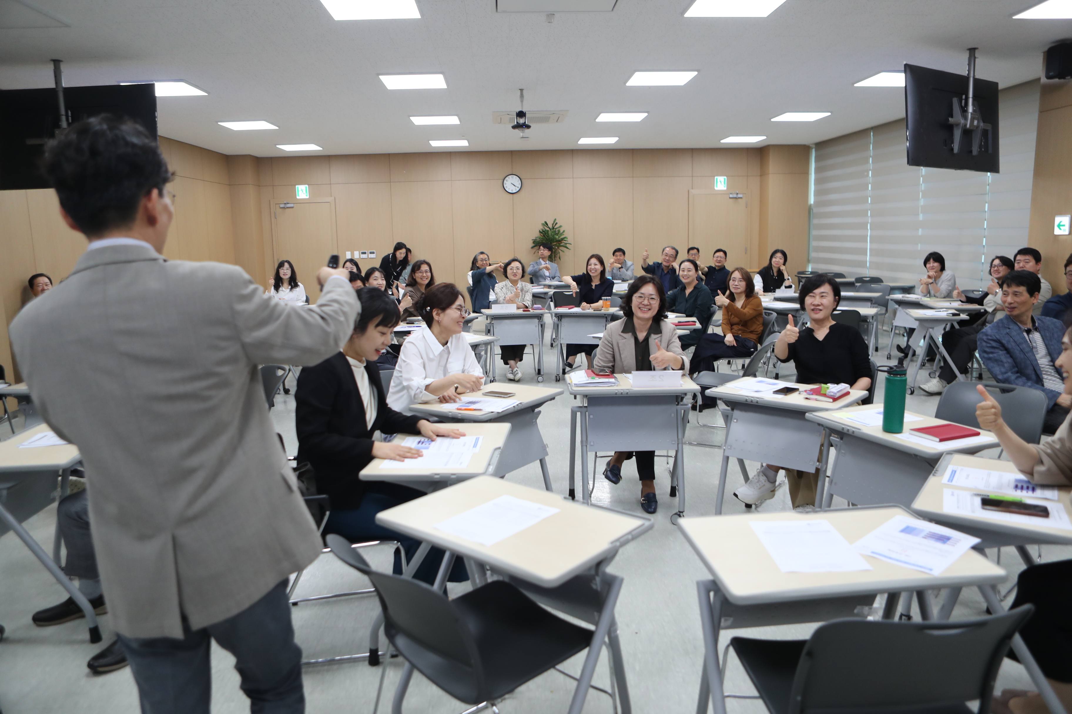 1학기 전임교원 상담기법 연수 실시
