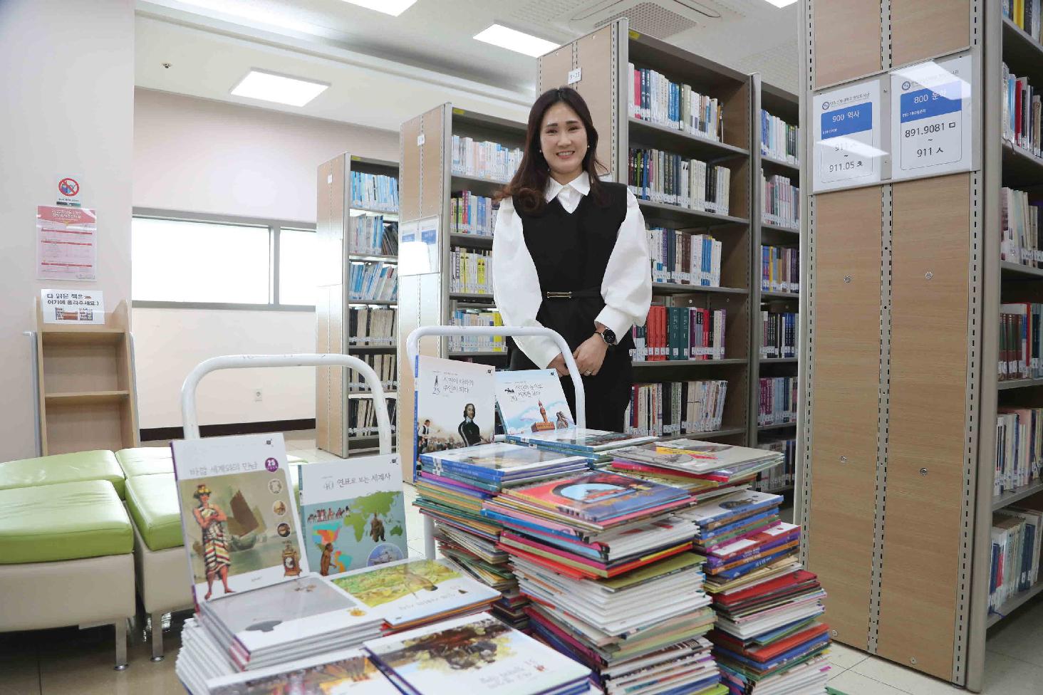 치위생과 권홍민 교수 도서 300권 기증