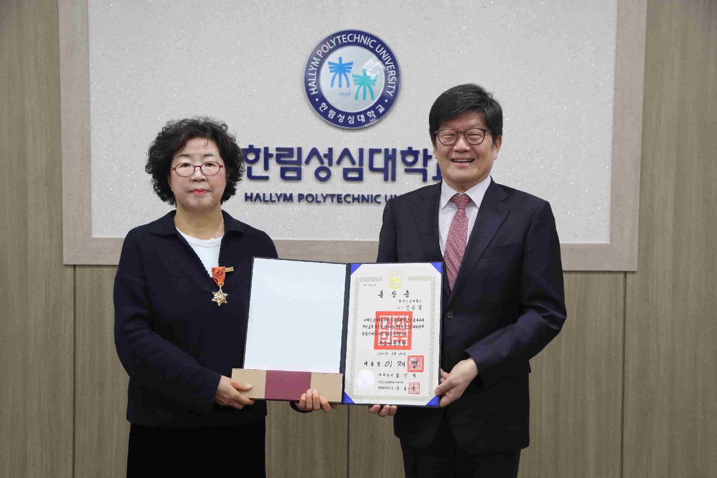 교원 포상 및 임용장 수여 관련 이미지