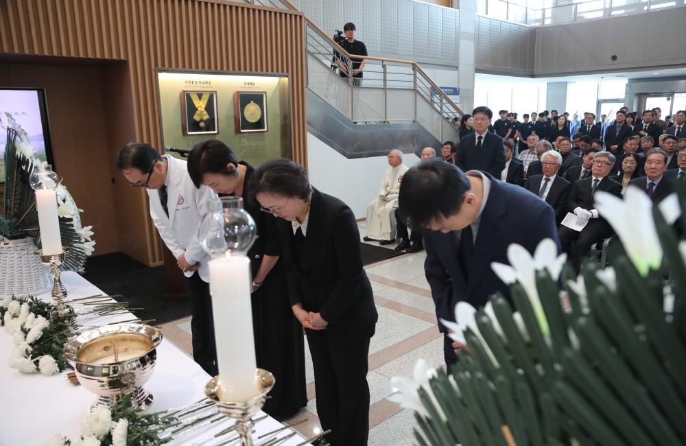 학교법인일송학원 제2대 윤대원 이사장 제2주기 추도식