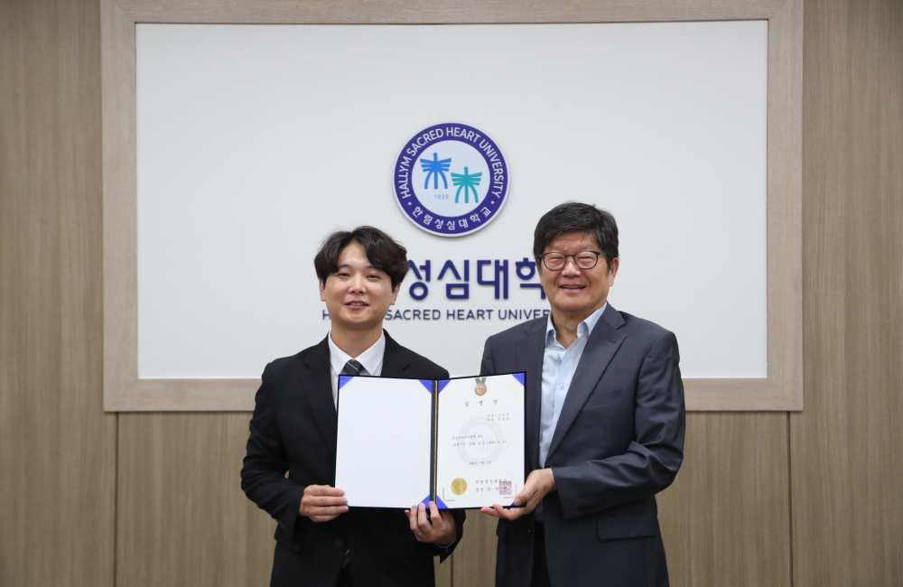 보직교수 임명장 수여 관련 이미지